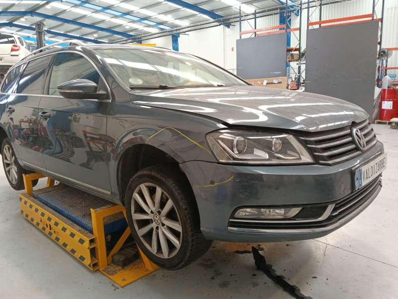 VOLKSWAGEN PASSAT B7 VARIANT (365)
