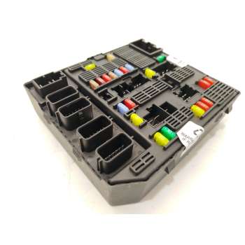 CAJA RELES / FUSIBLES 284B64544R 