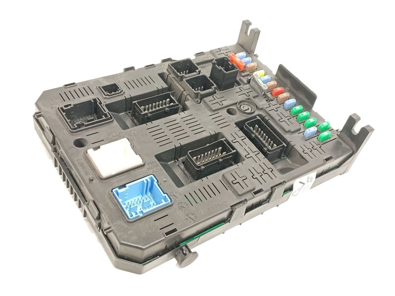 CAJA RELES / FUSIBLES 9678477180 1613316380 