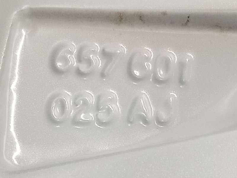 Recambio de llanta para skoda kamiq (nw4) 1.0 tsi referencia OEM IAM 657601025AJ - Blanco 9