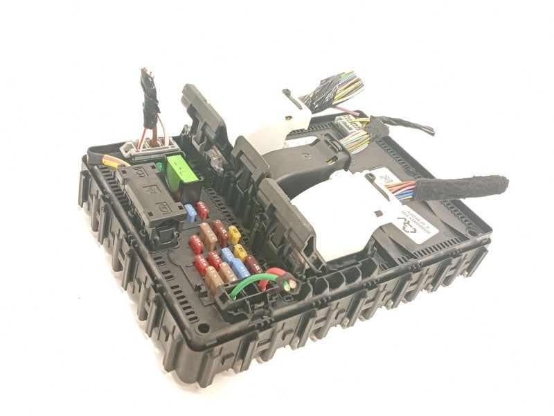 CAJA RELES / FUSIBLES NU5T15604BCAG 2817786 F005V04266