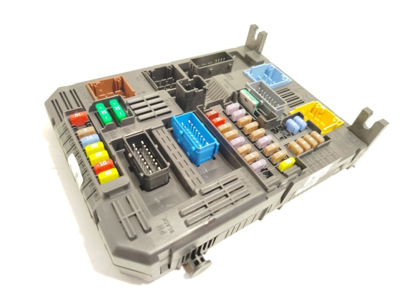 CAJA RELES / FUSIBLES 9819851480 1617549580 28531933