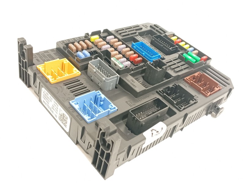 CAJA RELES / FUSIBLES 9830707880 1617549580 28641143