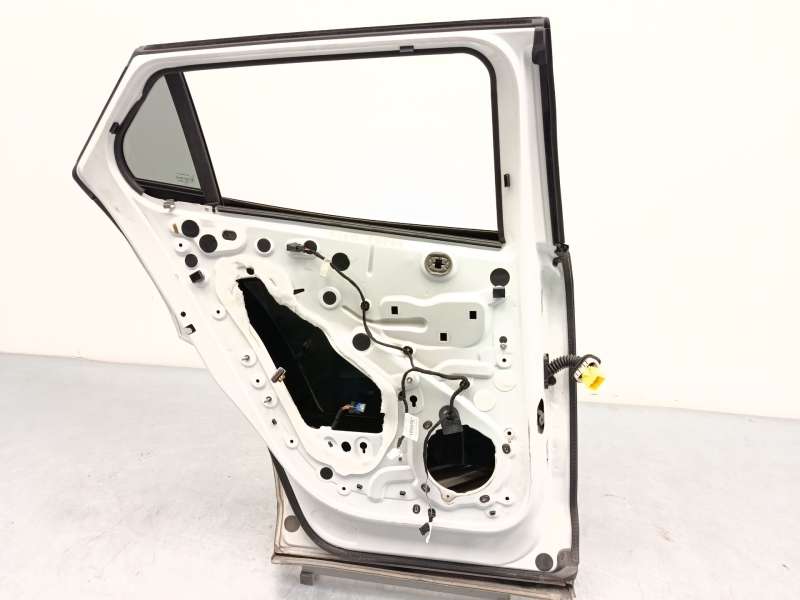 Recambio de puerta trasera izquierda para peugeot 2008 ii (ud_, us_, uy_, uj_, ur_, uc_) 1.5 bluehdi 130 referencia OEM IAM 9831 - Blanco 4