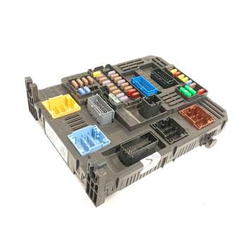 Recambio de caja reles / fusibles para peugeot 2008 ii (ud_, us_, uy_, uj_, ur_, uc_) 1.5 bluehdi 130 referencia OEM IAM 9832881