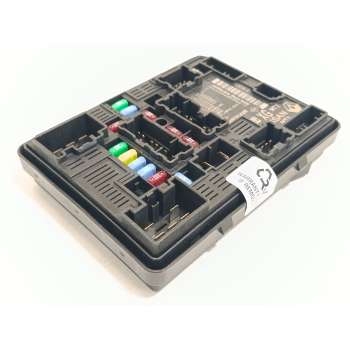 CAJA RELES / FUSIBLES 284B78143R 5DVK1TF00