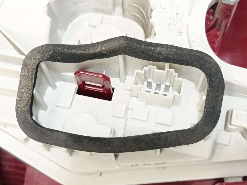 Recambio de piloto trasero izquierdo para skoda yeti (5l) 1.2 tsi referencia OEM IAM 5L0945111B - Plata 5