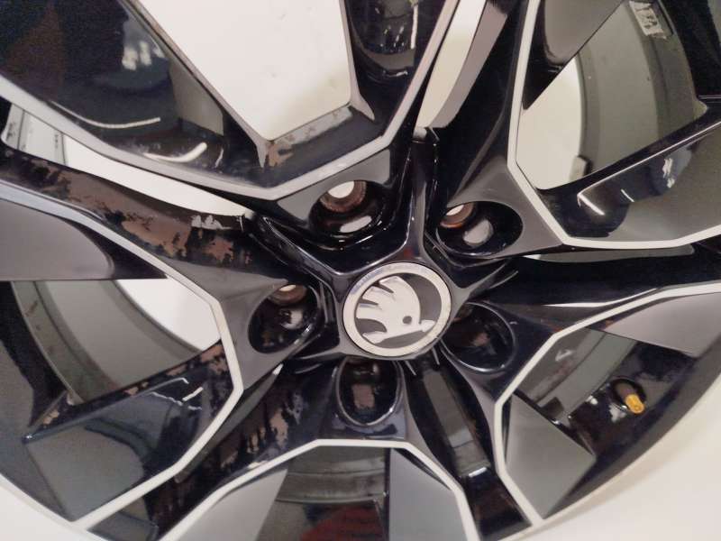 Recambio de llanta para skoda yeti (5l) 1.2 tsi referencia OEM IAM 5L0601025RJX2 - Plata 4
