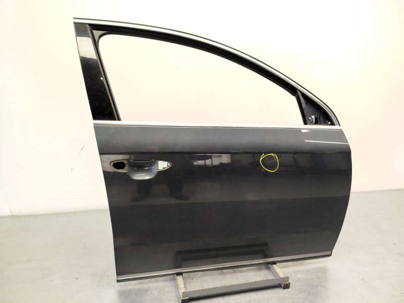 PUERTA DELANTERA DERECHA 3AA831056 