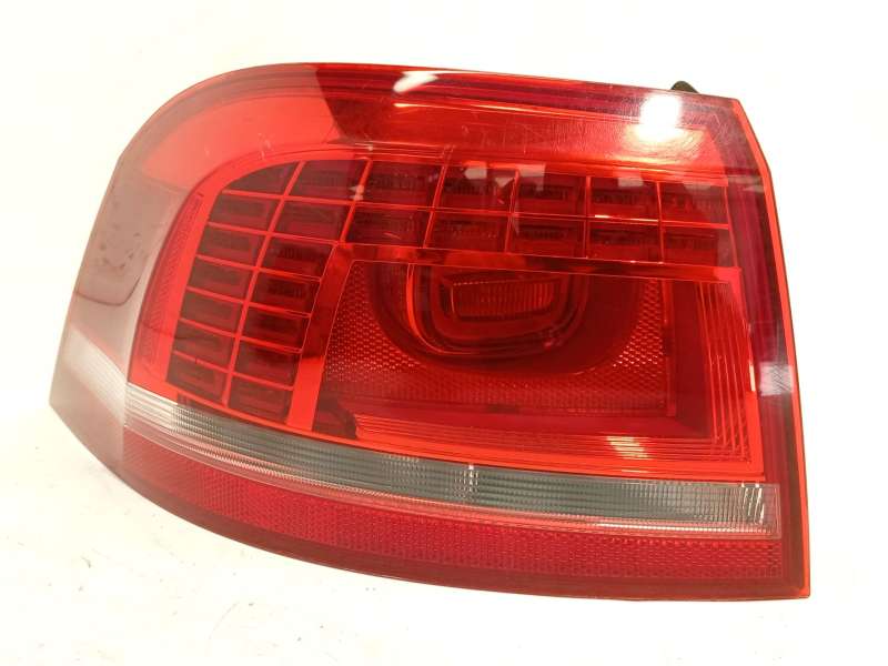 PILOTO TRASERO IZQUIERDO 3AF945207B 