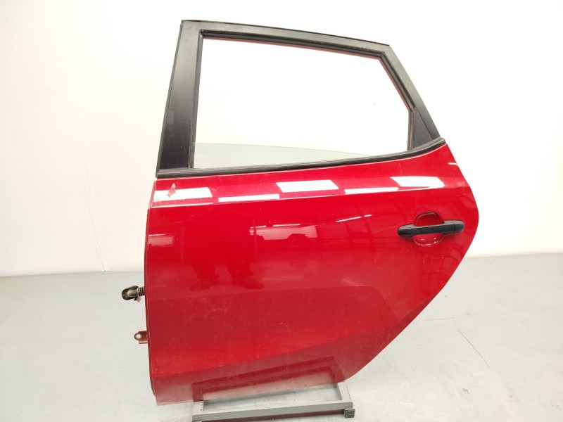 PUERTA TRASERA IZQUIERDA 770032R010 