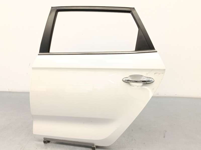 Recambio de puerta trasera izquierda para kia carens iv 1.7 crdi referencia OEM IAM 77003A4000 - Blanco 2