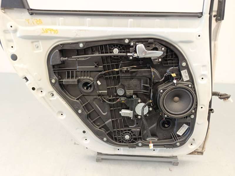 Recambio de puerta trasera izquierda para kia carens iv 1.7 crdi referencia OEM IAM 77003A4000 - Blanco 5