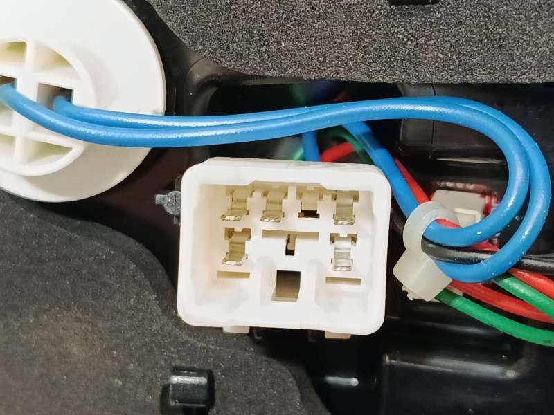 Recambio de piloto trasero derecho interior para kia carens iv 1.7 crdi referencia OEM IAM 92404A4120 - Blanco 5