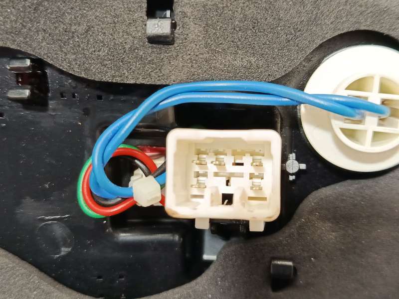 Recambio de piloto trasero izquierdo interior para kia carens iv 1.7 crdi referencia OEM IAM 92403A4120 - Blanco 4