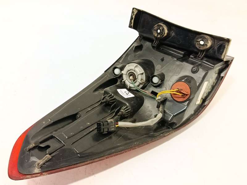 Recambio de piloto trasero derecho para kia carens iv 1.7 crdi referencia OEM IAM 92402A4120 - Blanco 3