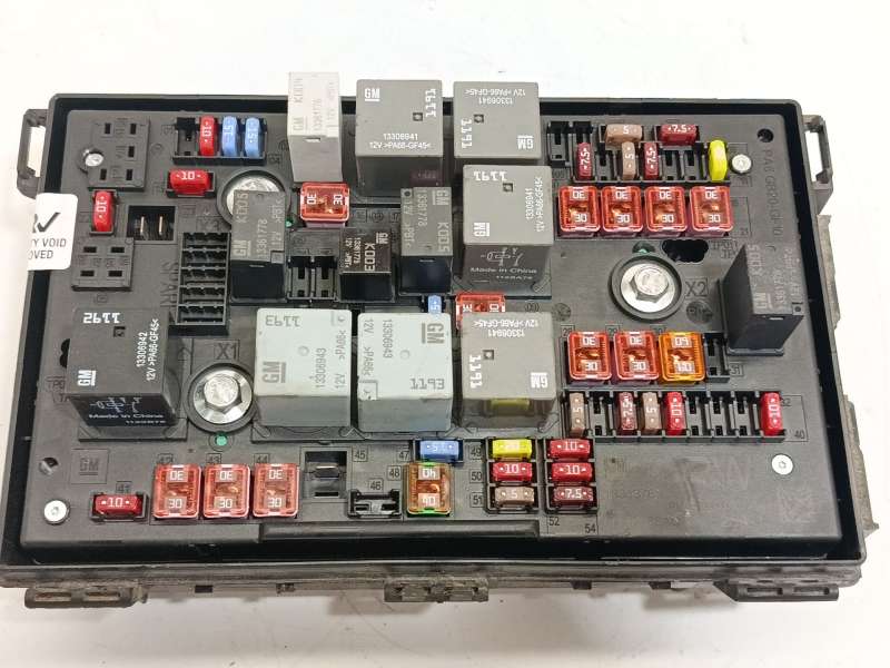 Recambio de caja reles / fusibles para opel astra j sports tourer (p10) 1.7 cdti (35) referencia OEM IAM 13343765 - Blanco 5