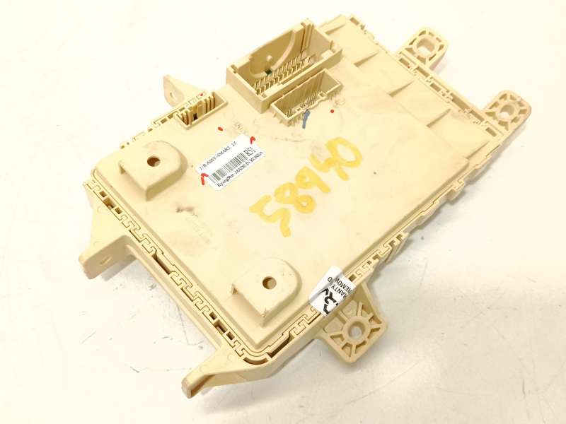 Recambio de caja reles / fusibles para kia carens iv 1.7 crdi referencia OEM IAM 91950A4510 - Blanco 2