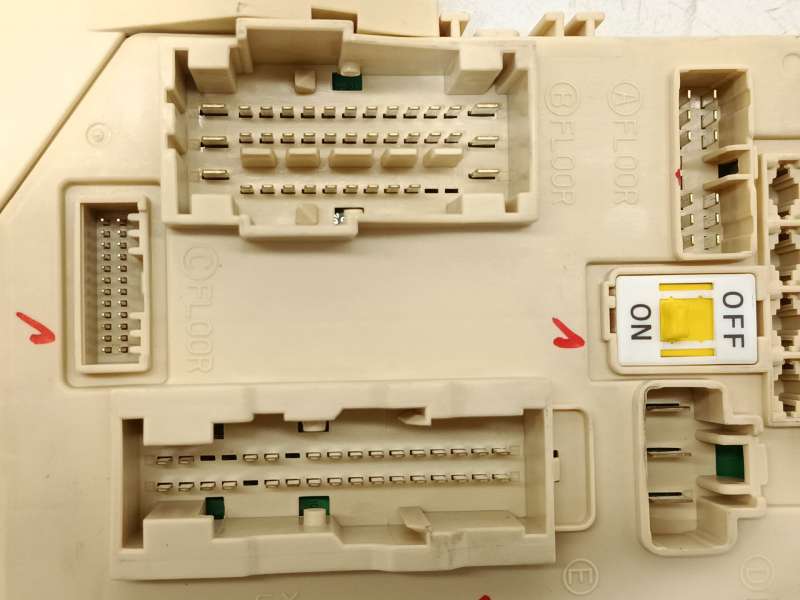 Recambio de caja reles / fusibles para kia carens iv 1.7 crdi referencia OEM IAM 91950A4510 - Blanco 4