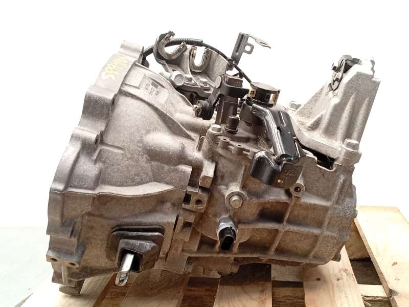 Recambio de caja cambios para kia carens iv 1.7 crdi referencia OEM IAM 430003D686 WHW6C U61R - Blanco 2