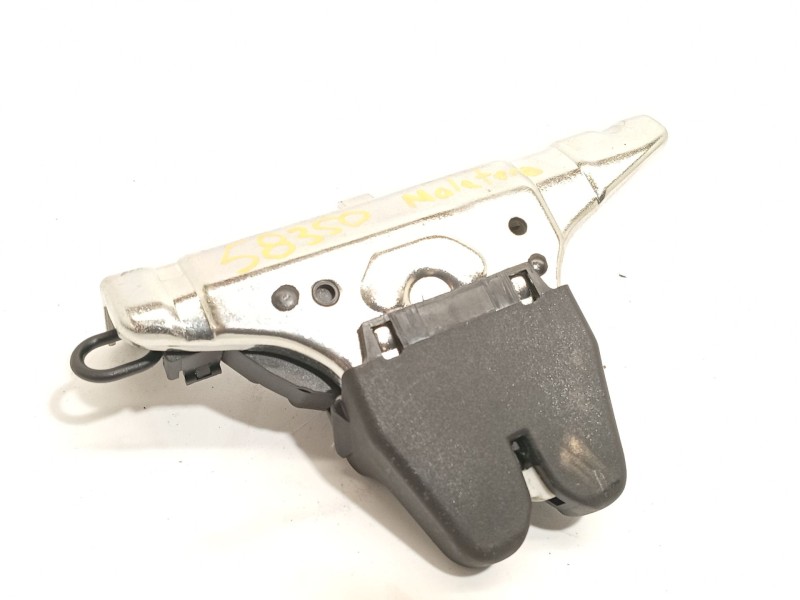 CERRADURA MALETERO / PORTON A2057500600 