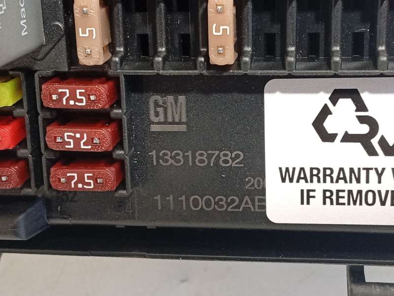 Recambio de caja reles / fusibles para opel astra j (p10) 1.7 cdti (68) referencia OEM IAM 13318782 - Negro 4