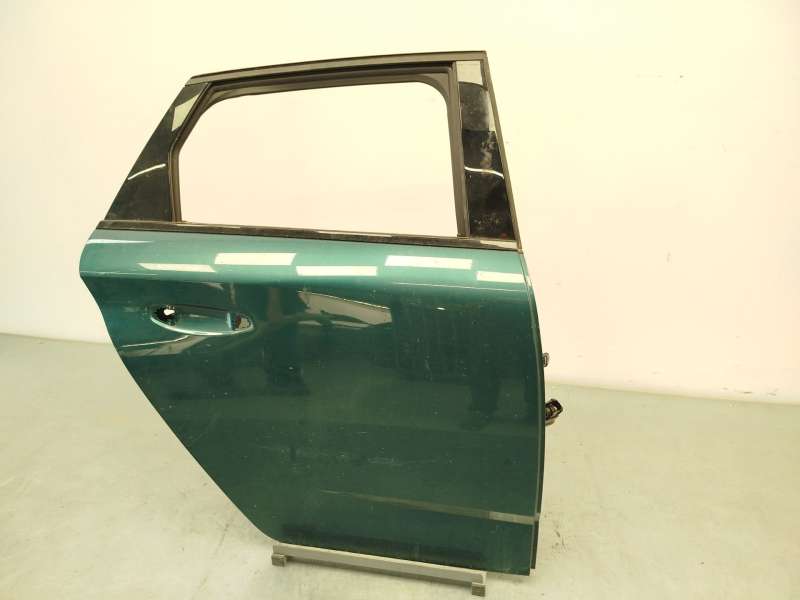 Recambio de puerta trasera derecha para peugeot 308 sw allure hybrid 145 referencia OEM IAM 9841570380 - Verde 3