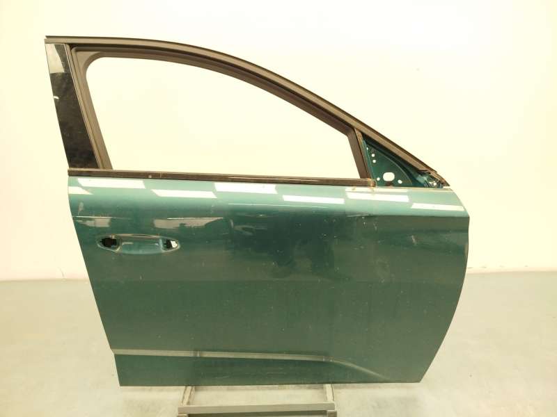 Recambio de puerta delantera derecha para peugeot 308 sw allure hybrid 145 referencia OEM IAM 9837981680 - Verde 2