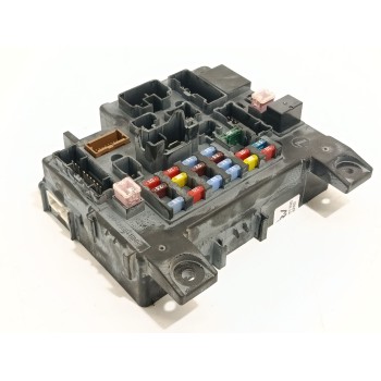 CAJA RELES / FUSIBLES 8637A318 