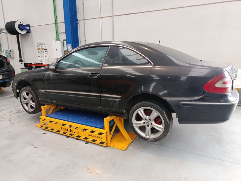 MERCEDES-BENZ CLK (C209)