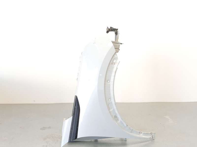 Recambio de aleta delantera derecha para peugeot 2008 ii (ud_, us_, uy_, uj_, ur_, uc_) 1.2 puretech 100 referencia OEM IAM 9825