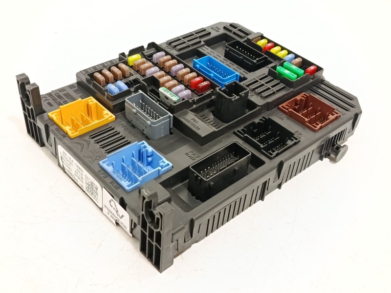 CAJA RELES / FUSIBLES 9832880380 1677607680 28709105