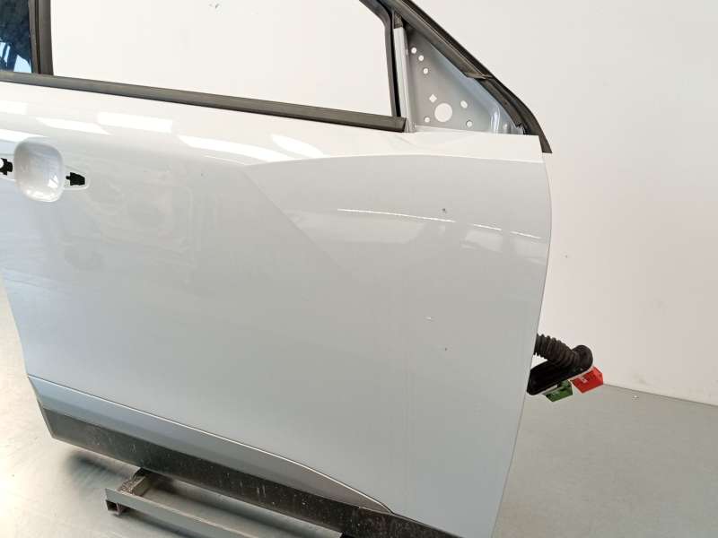 Recambio de puerta delantera derecha para peugeot 2008 ii (ud_, us_, uy_, uj_, ur_, uc_) 1.2 puretech 100 referencia OEM IAM 983 - Blanco 2