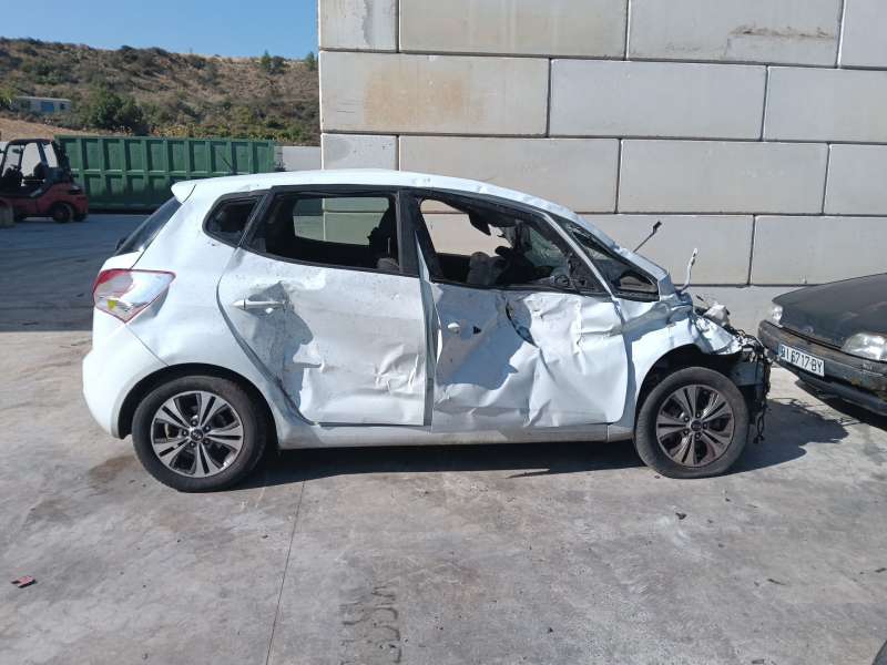 KIA VENGA (YN)