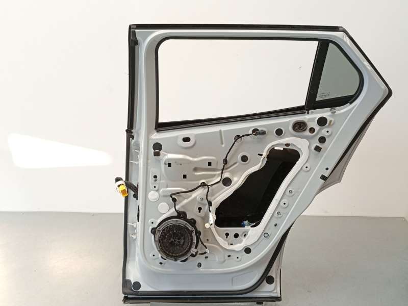 Recambio de puerta trasera derecha para peugeot 2008 ii (ud_, us_, uy_, uj_, ur_, uc_) 1.2 puretech 100 referencia OEM IAM 98310 - Blanco 4
