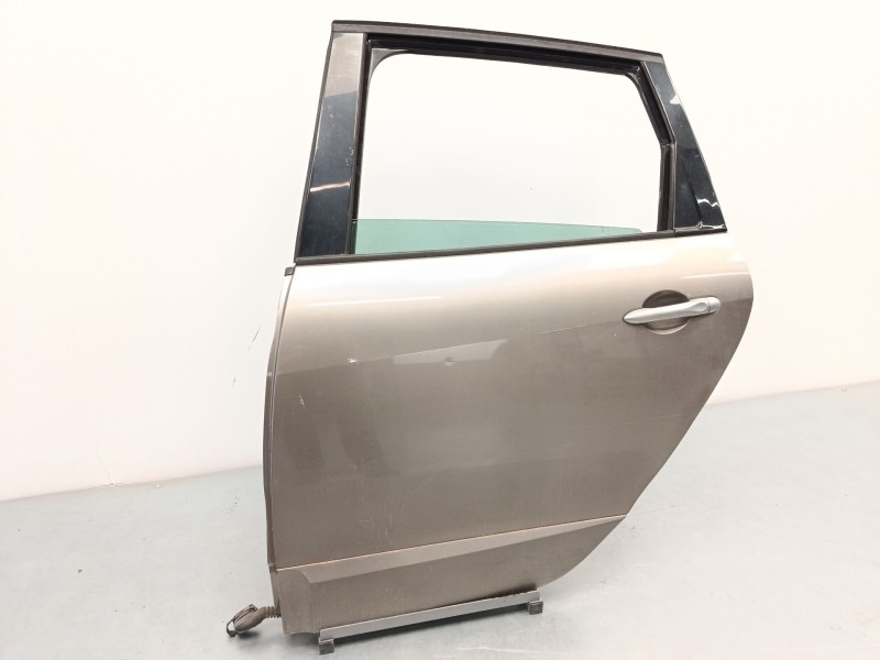PUERTA TRASERA IZQUIERDA 821017991R 