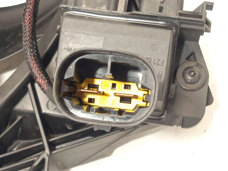 Recambio de electroventilador para peugeot 2008 ii (ud_, us_, uy_, uj_, ur_, uc_) 1.2 puretech 100 referencia OEM IAM 9827752980 3