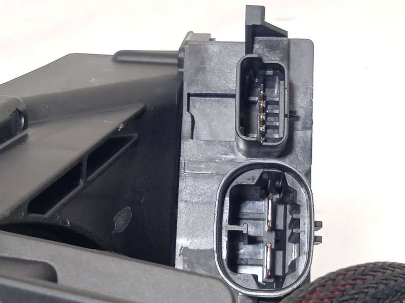 Recambio de electroventilador para peugeot 2008 ii (ud_, us_, uy_, uj_, ur_, uc_) 1.2 puretech 100 referencia OEM IAM 9827752980 4