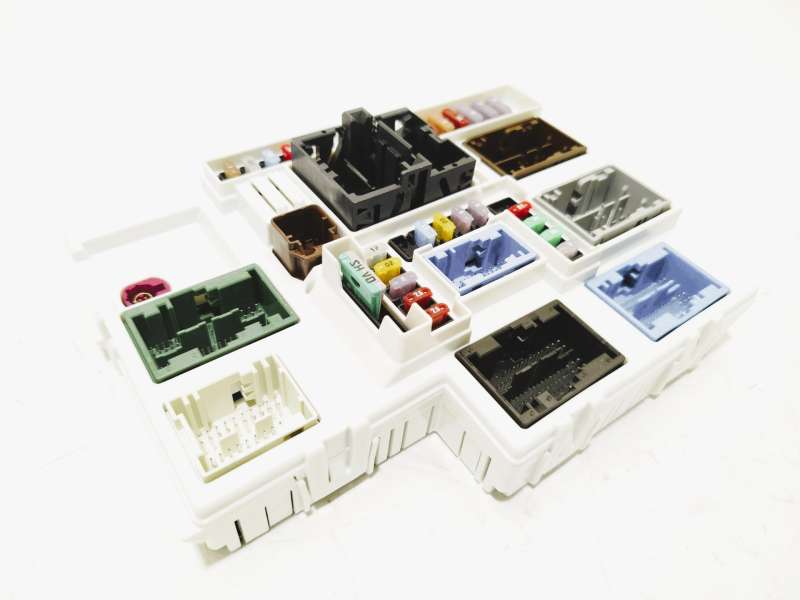 Recambio de caja reles / fusibles para peugeot 5008 ii (mc_, mj_, mr_, m4_) 1.2 (mrhnyh, mrhnyw, mrhnsj, mrhnsu, mrhnsm) referen - Azul