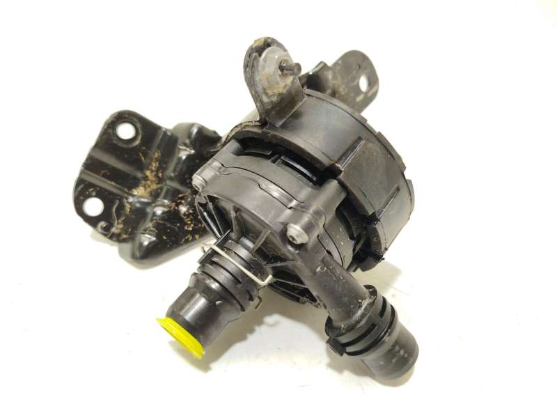 Recambio de bomba agua para peugeot 5008 ii (mc_, mj_, mr_, m4_) 1.2 (mrhnyh, mrhnyw, mrhnsj, mrhnsu, mrhnsm) referencia OEM IAM - Azul
