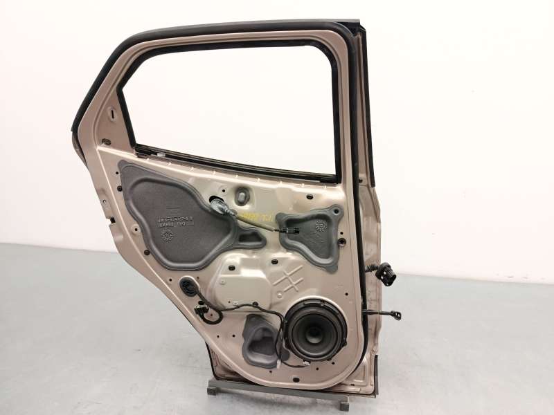 Recambio de puerta trasera izquierda para ford ecosport 1.0 ecoboost referencia OEM IAM 2405092 - Crema 4