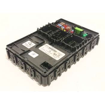 CAJA RELES / FUSIBLES HU5T15604BCS 2314565 F005V02883