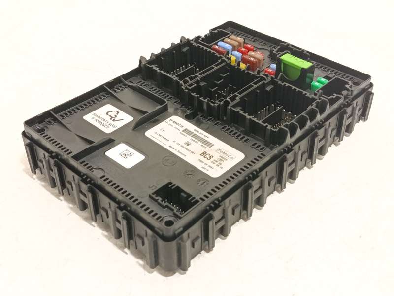 Recambio de caja reles / fusibles para ford ecosport 1.0 ecoboost referencia OEM IAM HU5T15604BCS 2314565 F005V02883 - Crema