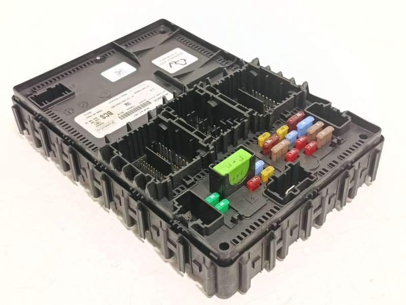 Recambio de caja reles / fusibles para ford ecosport 1.0 ecoboost referencia OEM IAM HU5T15604BCS 2314565 F005V02883 - Crema 2