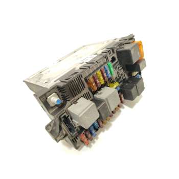 CAJA RELES / FUSIBLES A2115453801 