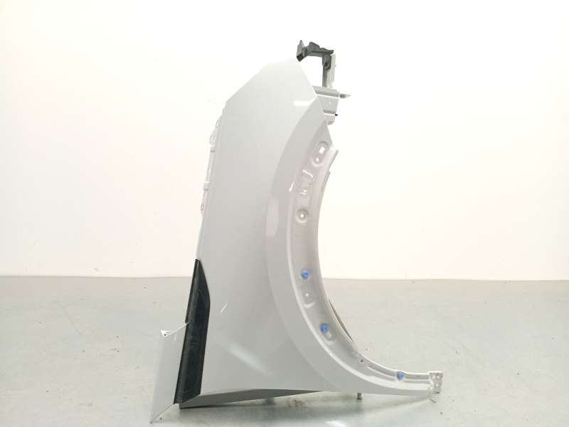 Recambio de aleta delantera derecha para peugeot 2008 ii (ud_, us_, uy_, uj_, ur_, uc_) 1.2 puretech 100 referencia OEM IAM 9825 - Blanco