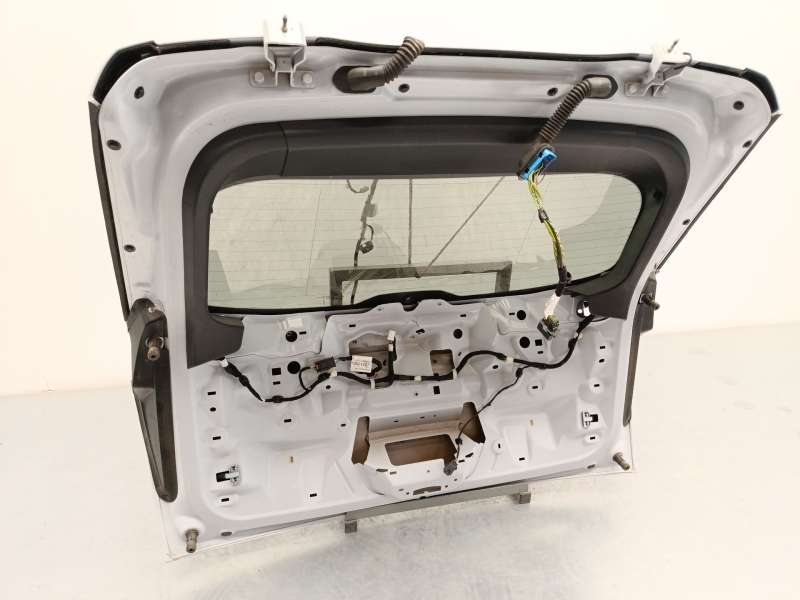 Recambio de porton trasero para peugeot 2008 ii (ud_, us_, uy_, uj_, ur_, uc_) 1.2 puretech 100 referencia OEM IAM 9831045880 98 - Blanco 4