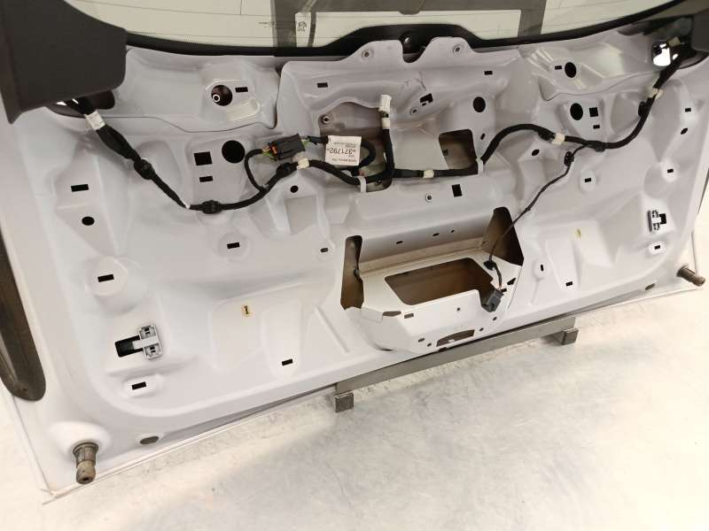 Recambio de porton trasero para peugeot 2008 ii (ud_, us_, uy_, uj_, ur_, uc_) 1.2 puretech 100 referencia OEM IAM 9831045880 98 - Blanco 5