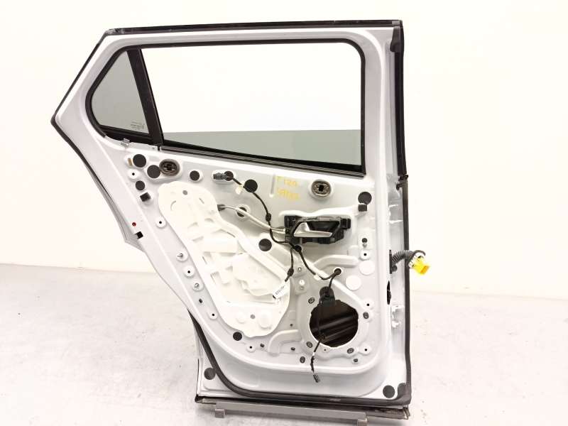 Recambio de puerta trasera izquierda para peugeot 2008 ii (ud_, us_, uy_, uj_, ur_, uc_) 1.2 puretech 100 referencia OEM IAM 983 - Blanco 4