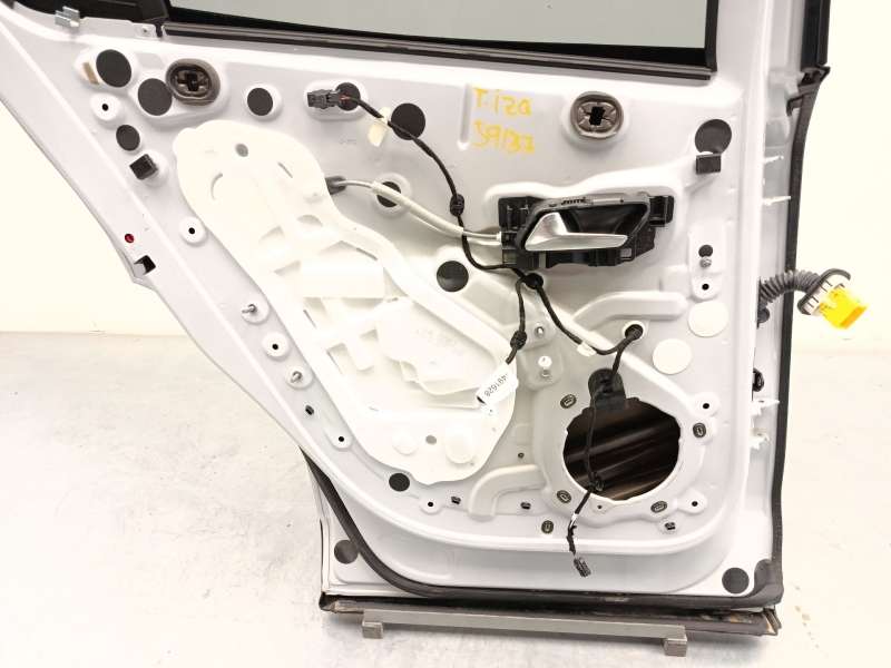 Recambio de puerta trasera izquierda para peugeot 2008 ii (ud_, us_, uy_, uj_, ur_, uc_) 1.2 puretech 100 referencia OEM IAM 983 - Blanco 5